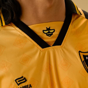 detalle acabado cuello personalizable gambea